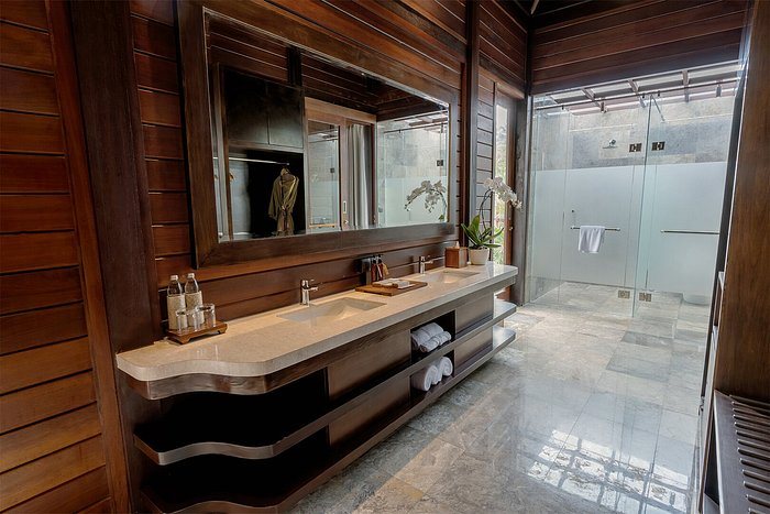 AnandaDara Ubud Resort Spa — Bathroom