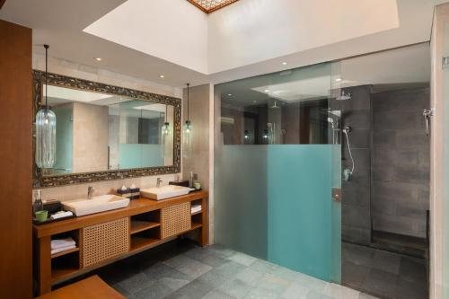 Anantara Uluwatu Bali Resort — Bathroom