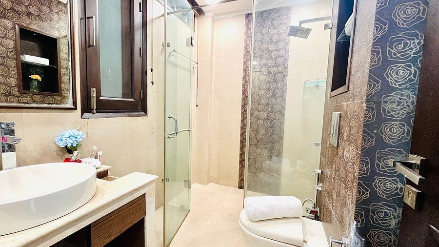 Anara Service Apartments Greater Kailash Part II — Bathroom