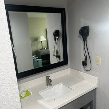 Anchor Beach Inn Crescent City California — Bathroom