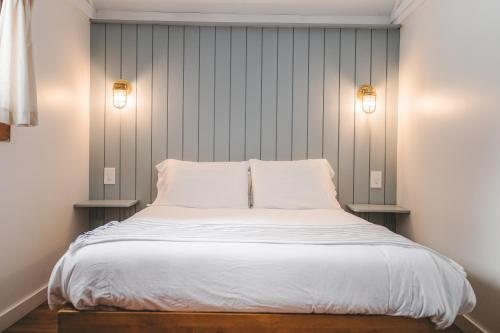 Anchor Inn — Guest room