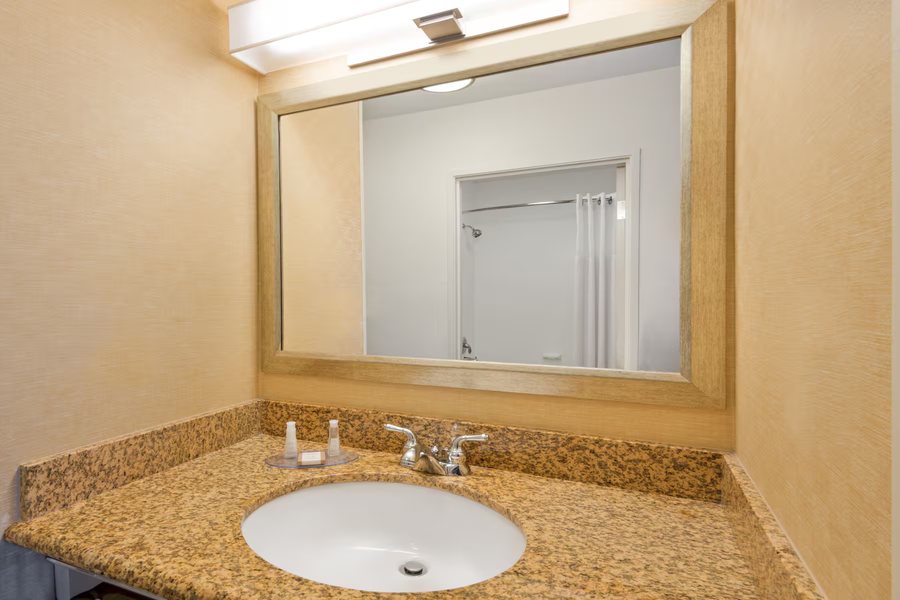 Anchor Motel — Bathroom