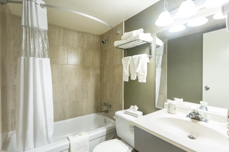 Anchor Motel — Bathroom