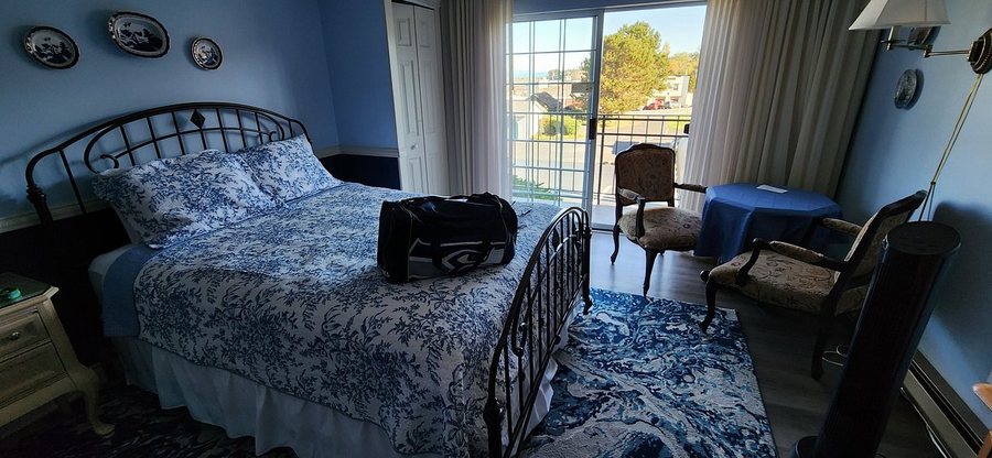 Anchorage Inn — Guest room