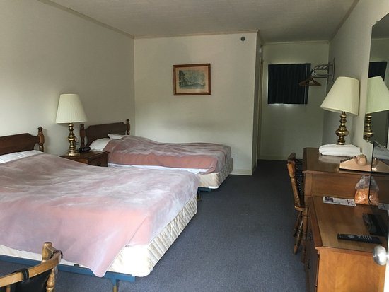 ANCHORAGE MOTEL — Guest room