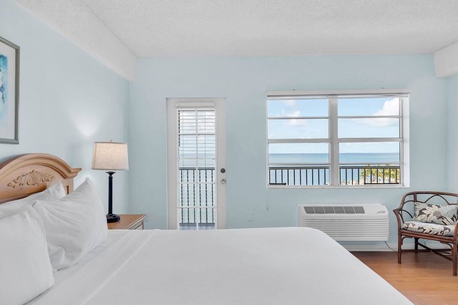 Anchorage Resort Yacht Club — Guest room