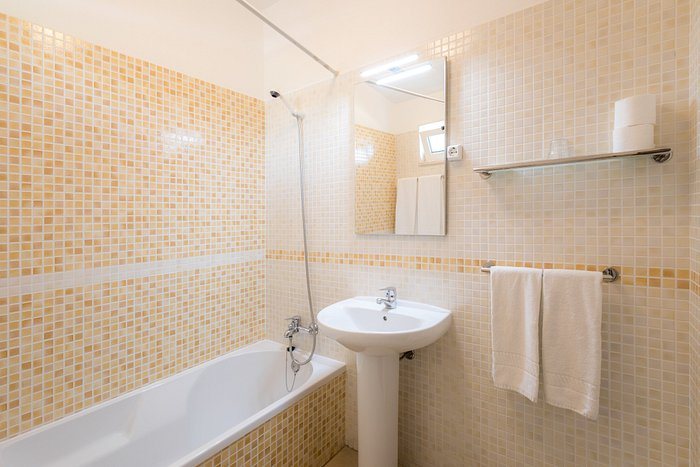 Ancora Park — Bathroom
