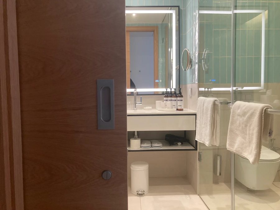 Andaz Lisbon by Hyatt — Bathroom