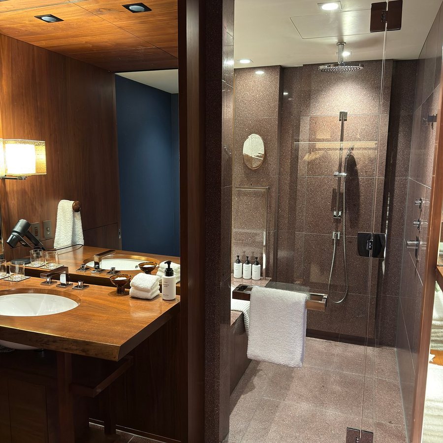 Andaz Tokyo Toranomon Hills — Bathroom