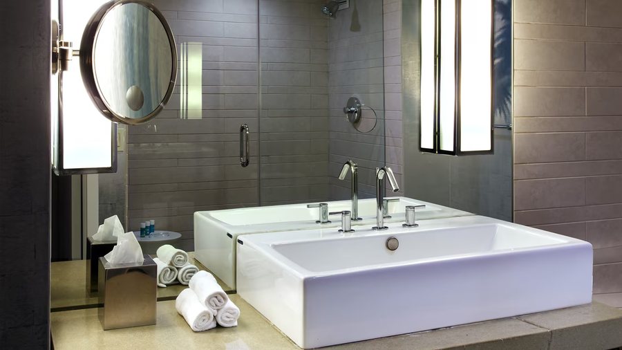 Anderson Estates Los Angeles California — Bathroom