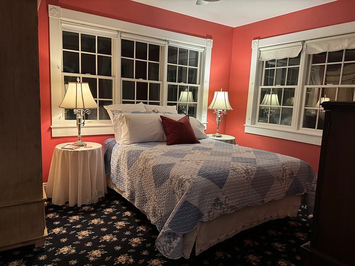 Andor Wenneson Historic Inn — Guest room