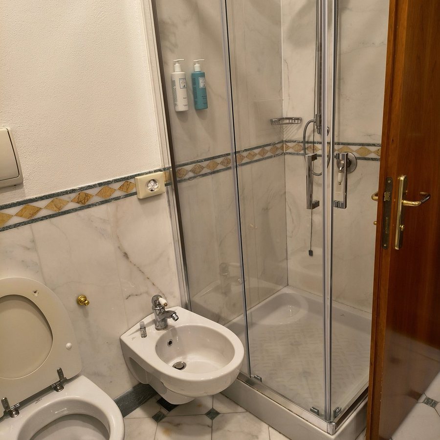 Andreola Central Hotel — Bathroom