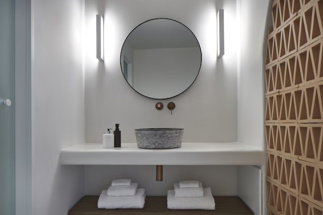 Andronis Minois — Bathroom