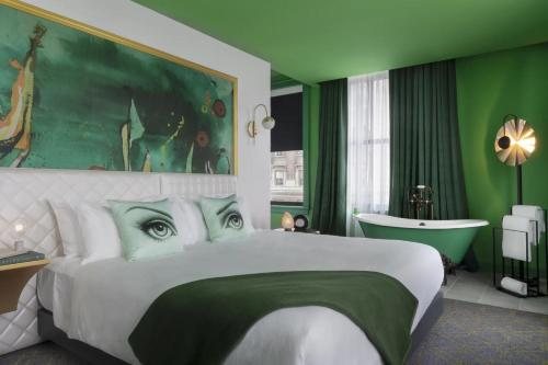 Angad Arts Hotel St Louis Tapestry Collection by Hilton — Guest room