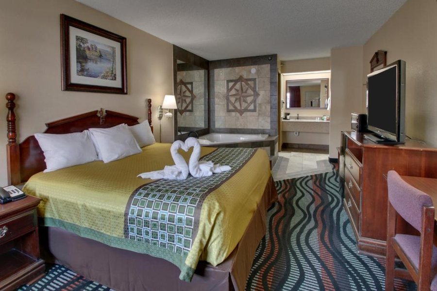 Angel Inn Central — Guest room