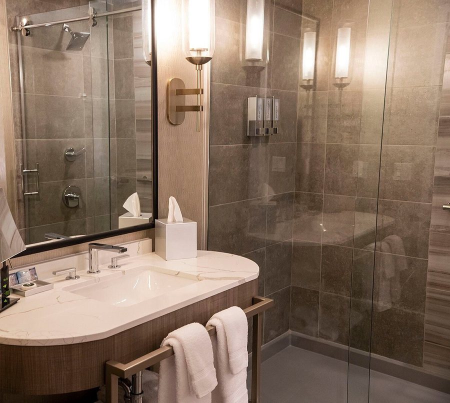 Angel Of The Winds Casino Resort — Bathroom