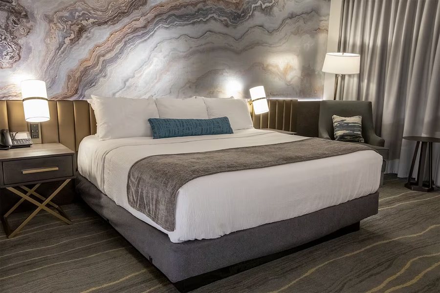Angel Of The Winds Casino Resort — Guest room