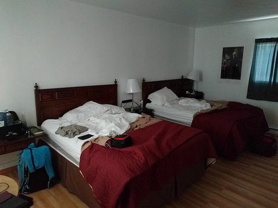Angeles Motel — Guest room