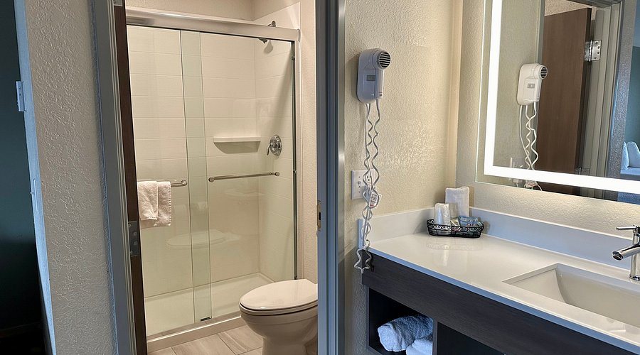 Angler s Alibi — Bathroom