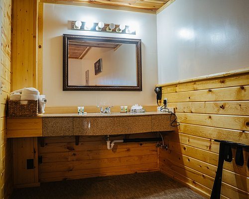 Angler s Lodge — Bathroom