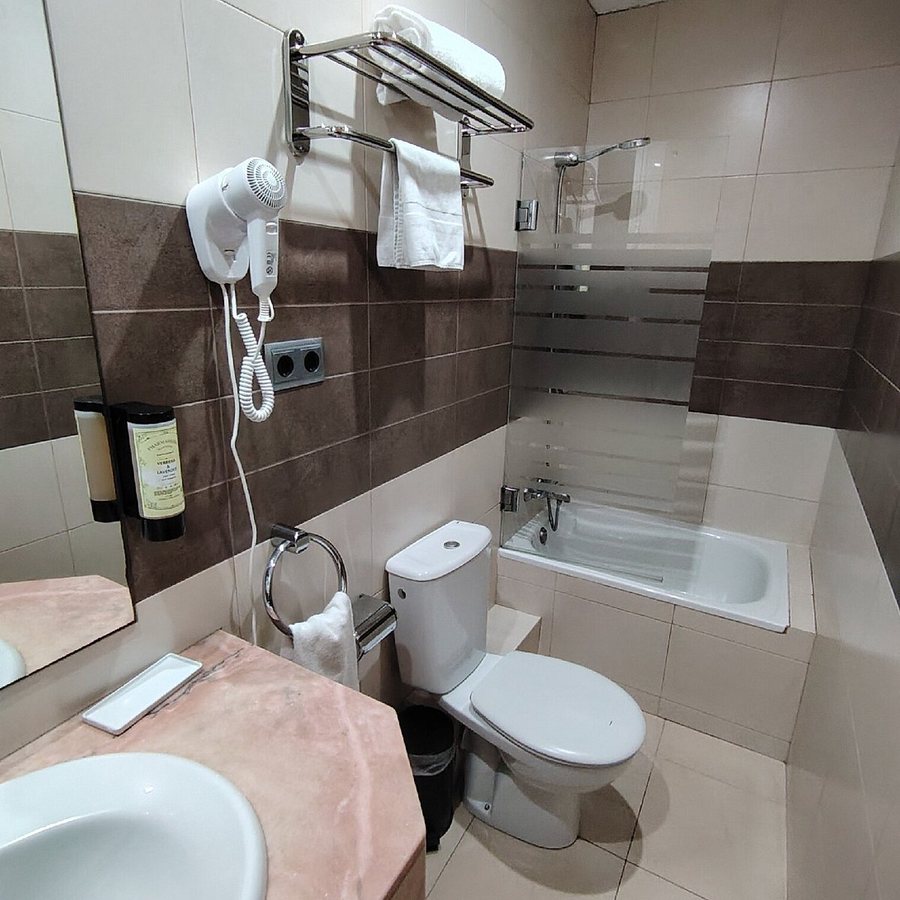 Anita s Bed Breakfast Barcelona Catalonia — Bathroom