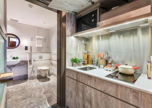 Ann Siang House — Bathroom