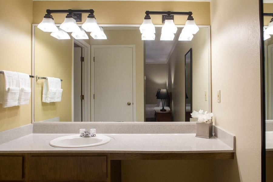 Annabell Gardens — Bathroom