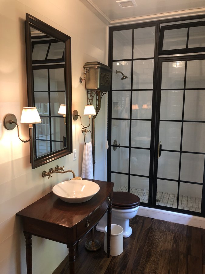 Antebellum Bed and Breakfast at Thomas Lamboll House — Bathroom