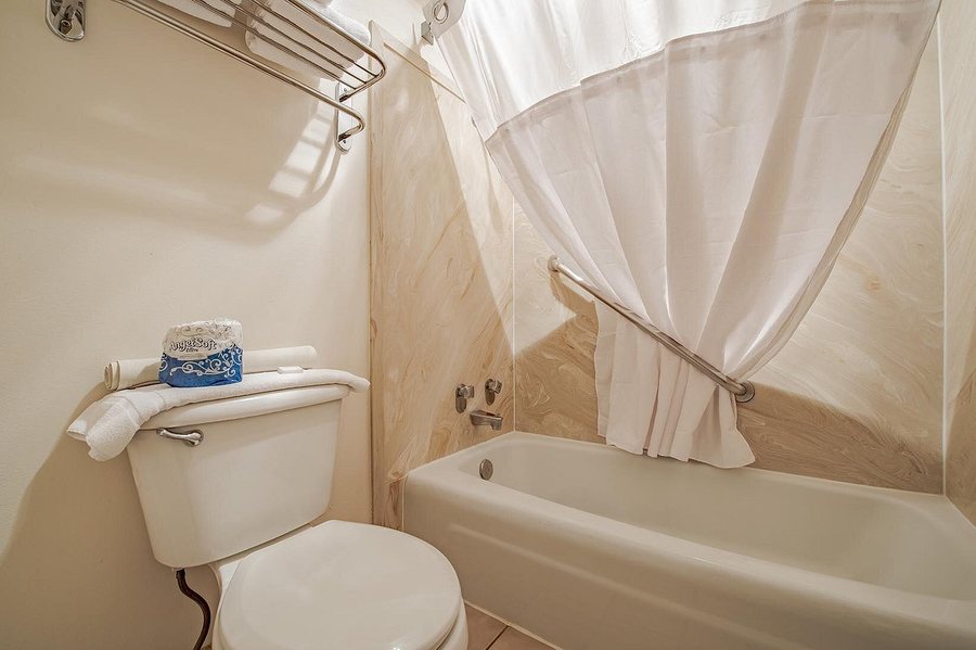 Antler Inn — Bathroom