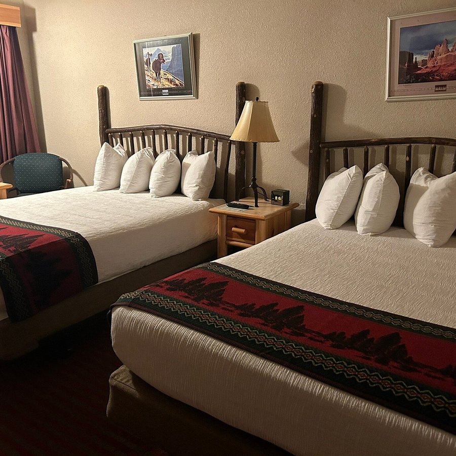 Antler Inn — Guest room