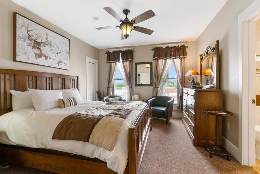 Antlers Resort — Guest room