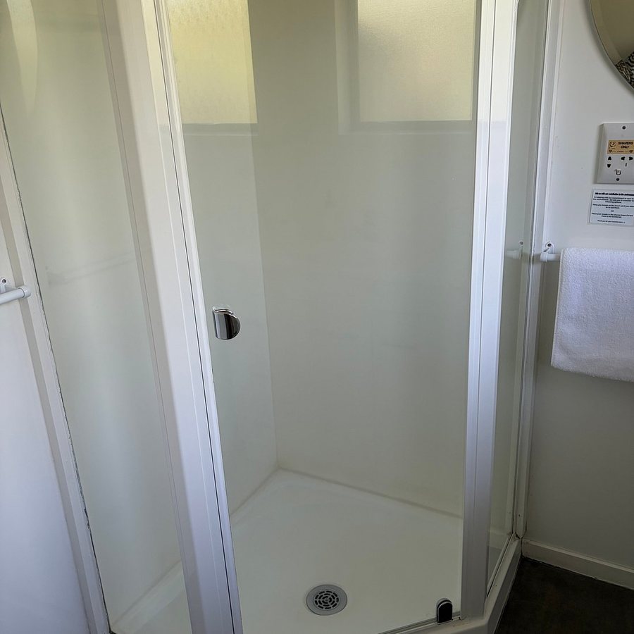 Aotearoa Lodge — Bathroom