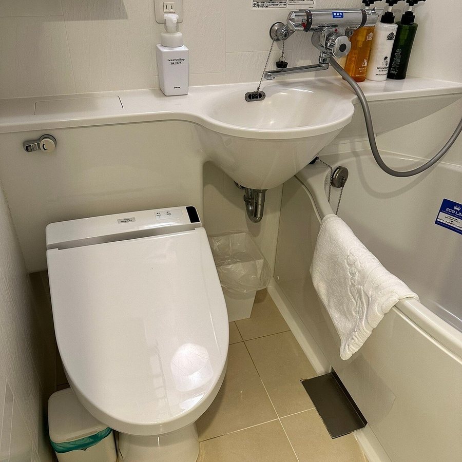 APA Hotel Asakusa Tawaramachi Ekimae — Bathroom