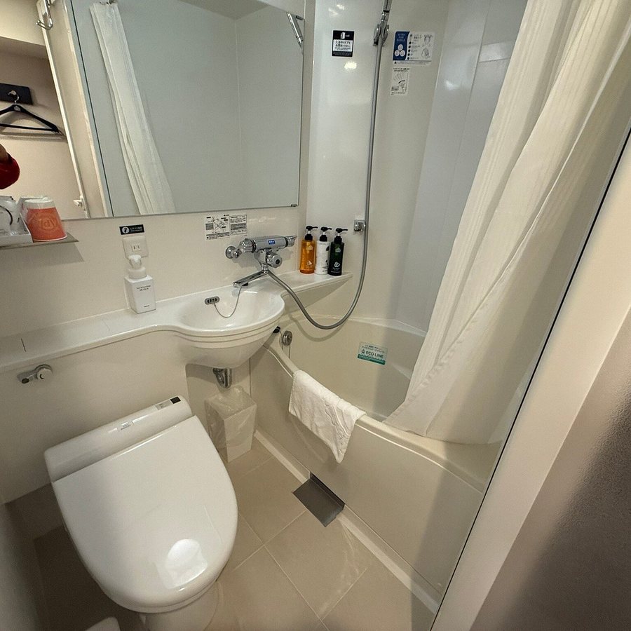 APA Hotel Shinjuku Kabukicho Chuo — Bathroom