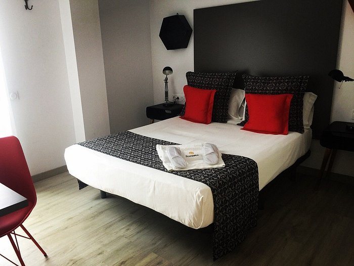 Apart Suites Hostemplo Barcelona Catalonia — Guest room
