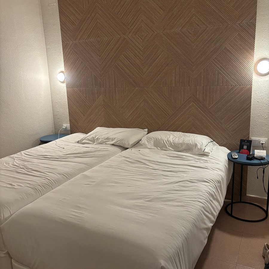 Apartamentos Hesperia Barcelona Sant Joan Barcelona Catalonia — Guest room
