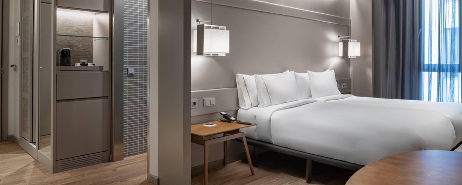 Apartamentos Recoletos — Guest room