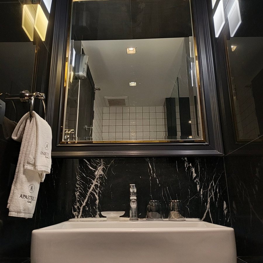 Apartelle Jatujak Hotel — Bathroom
