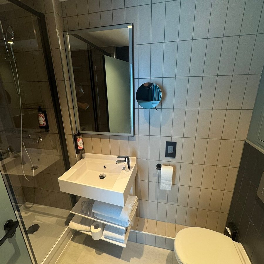 Aparthotel Adagio London City East — Bathroom
