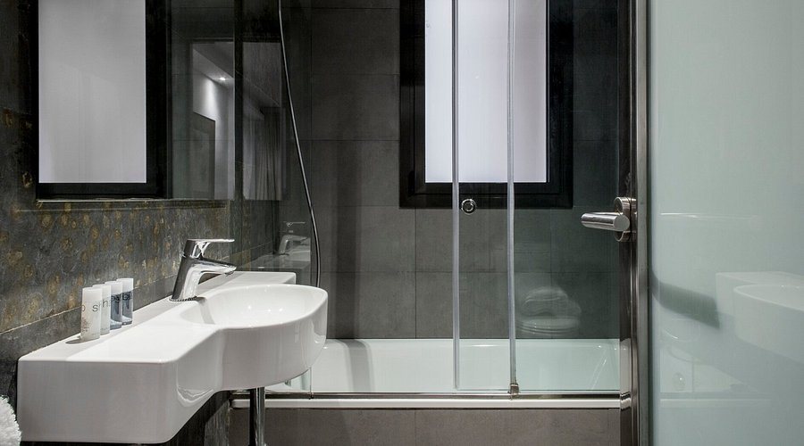 Aparthotel Arai Barcelona Catalonia — Bathroom