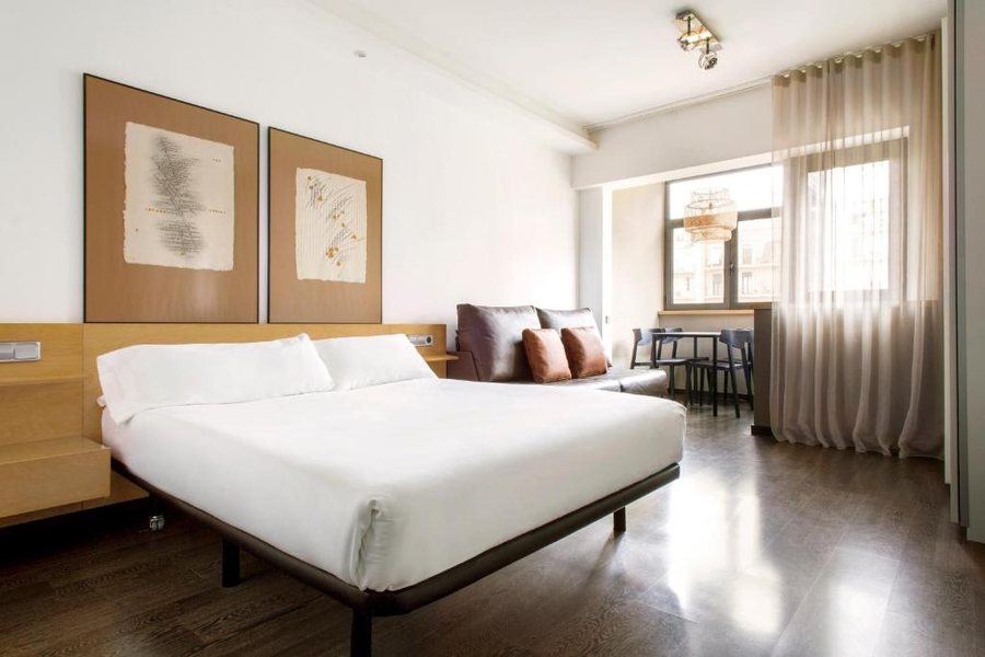 Aparthotel Aramunt Barcelona Catalonia — Guest room
