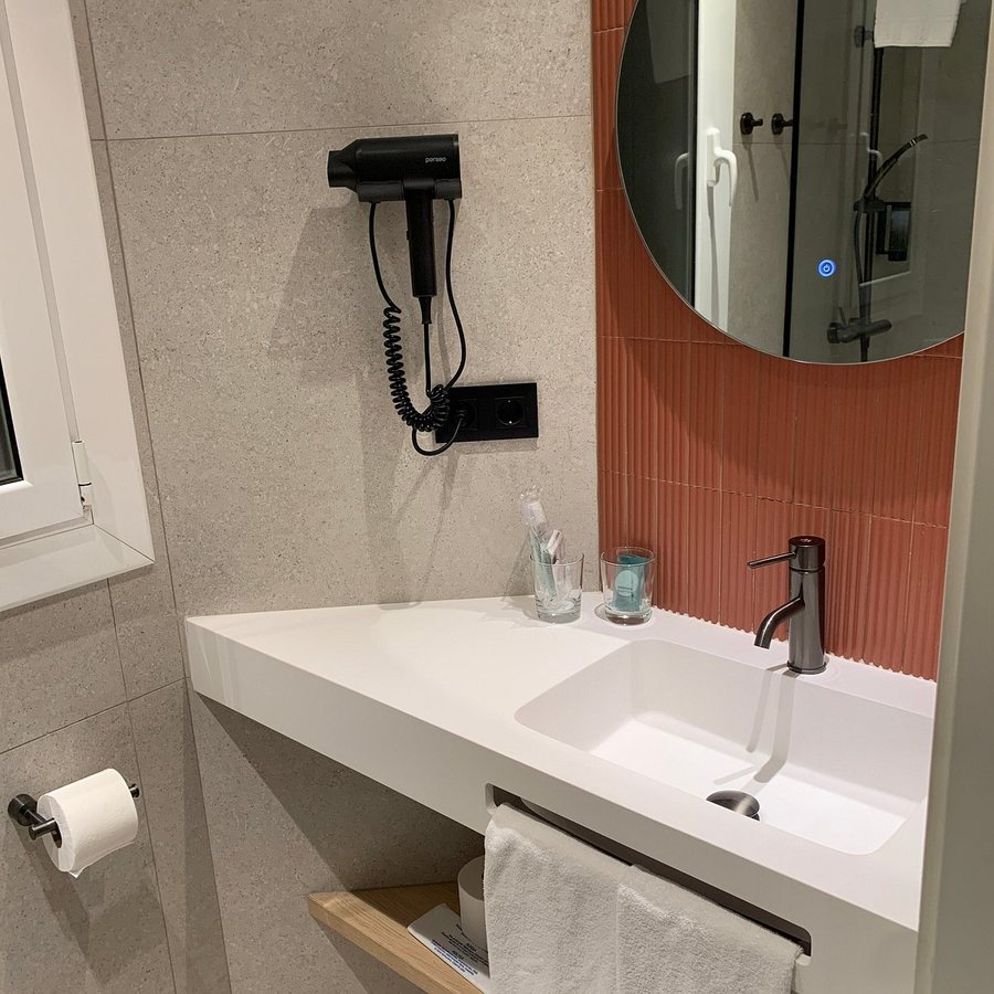 Aparthotel Atenea Barcelona Catalonia — Bathroom