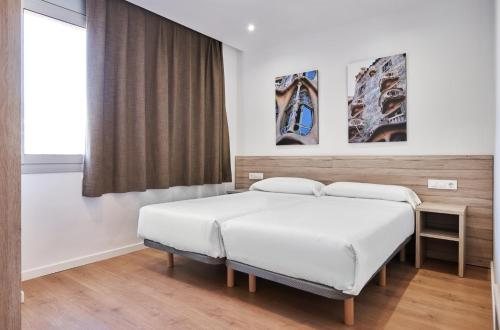 Aparthotel Augusta Barcelona Barcelona Catalonia — Guest room