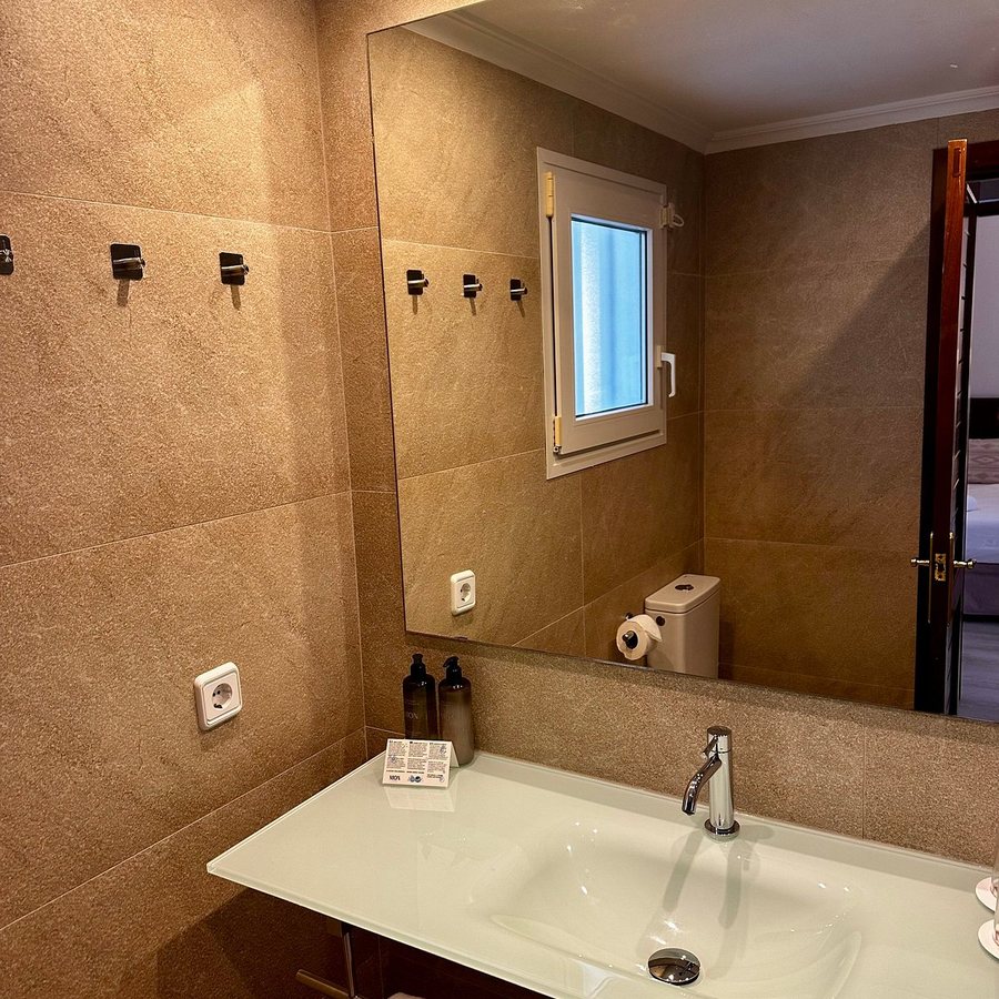 Aparthotel La Pergola — Bathroom