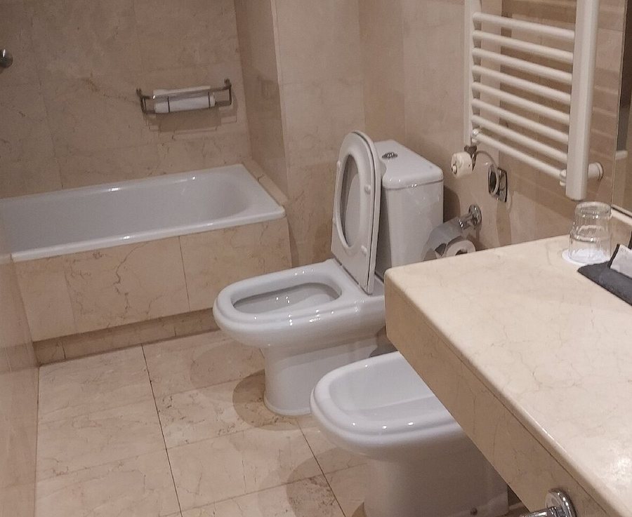 Aparthotel Mariano Cubi Barcelona Catalonia — Bathroom