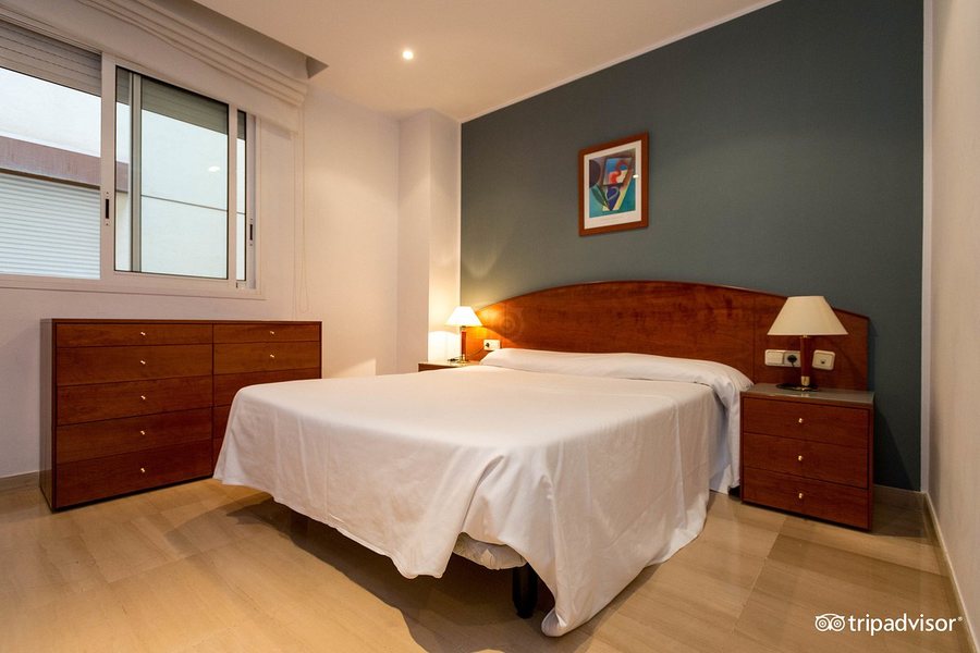 Aparthotel Napols Barcelona Catalonia — Guest room