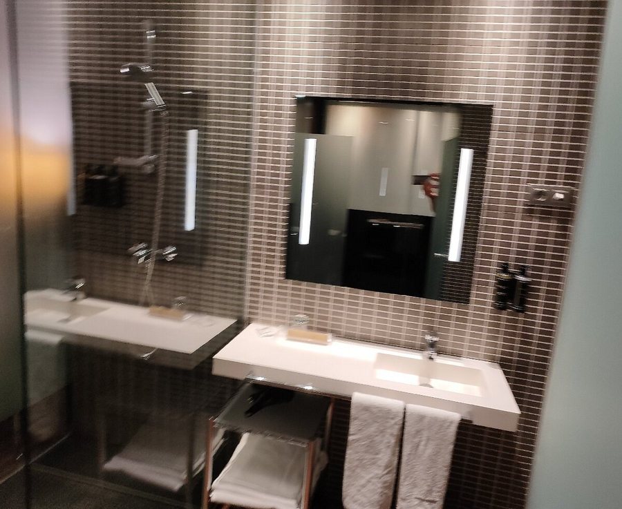 Aparthotel Quo Eraso — Bathroom