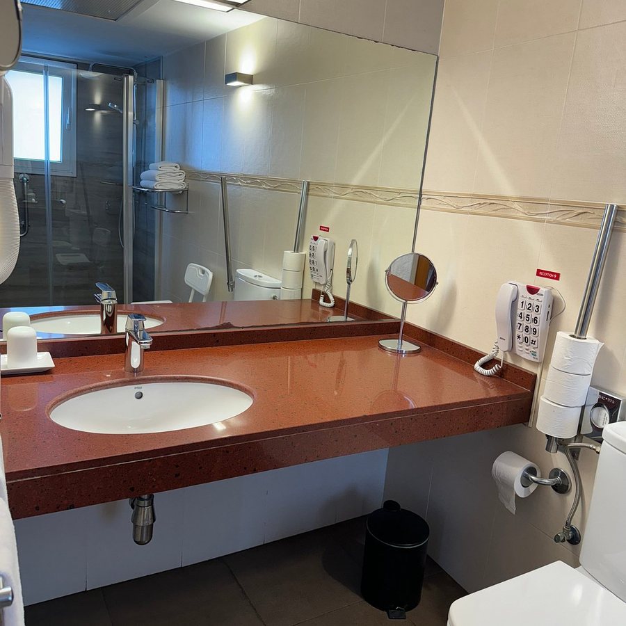 Aparthotel Silver Barcelona Catalonia — Bathroom