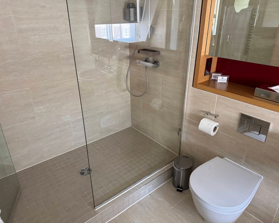 Apex Temple Court Hotel — Bathroom