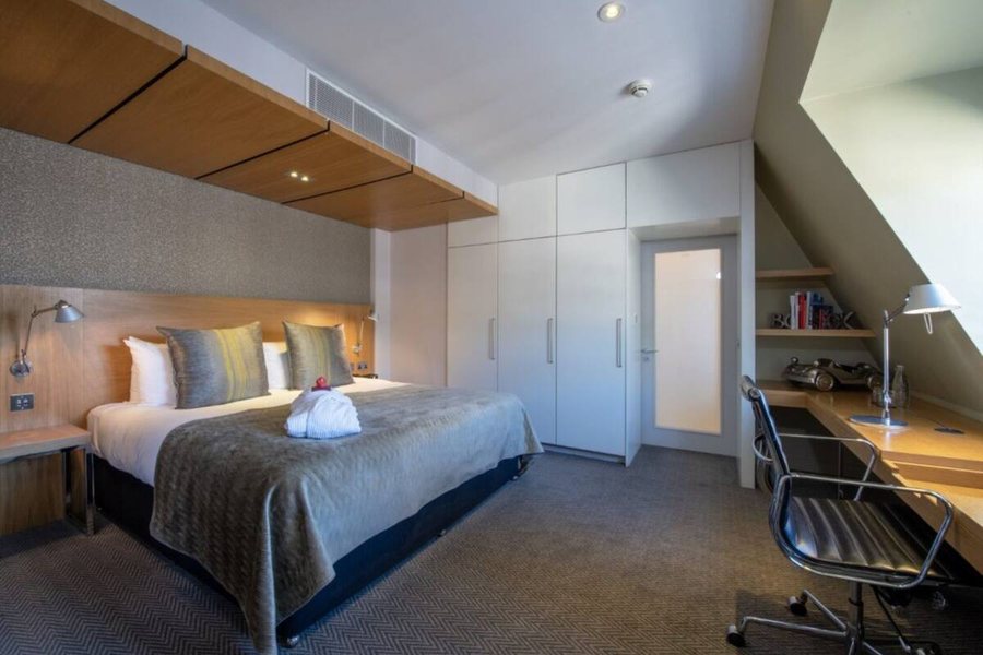 Apex Temple Court Hotel — Guest room